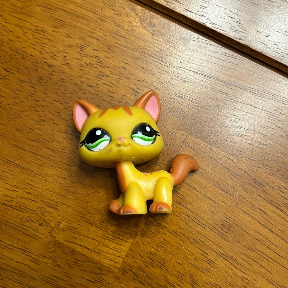 AUTHENTIC LPS Yellow Striped Walking Cat 2007
